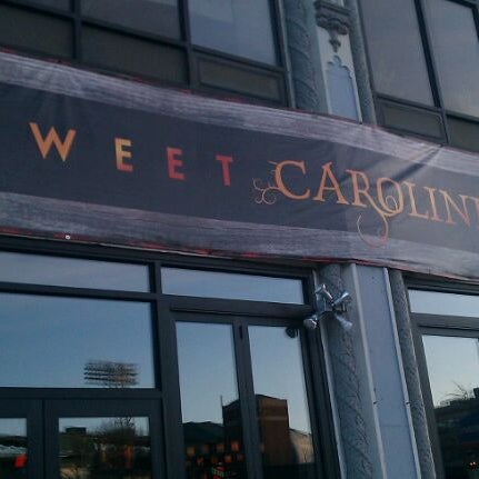 1/29/2012 tarihinde Caroline N.ziyaretçi tarafından Sweet Caroline&#39;s Restaurant &amp; Bar'de çekilen fotoğraf