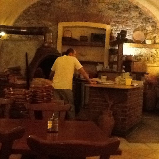 Outstanding pizza in couple of minutes. Was here with ny family - everybody satisfied!!