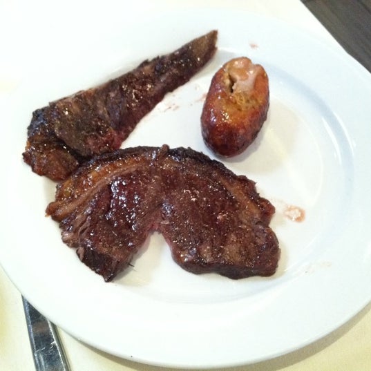 7/8/2012 tarihinde Christina H.ziyaretçi tarafından Libra Brazilian Steakhouse'de çekilen fotoğraf