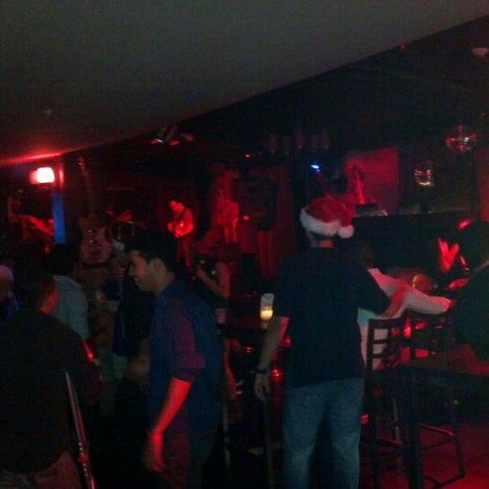 Foto tirada no(a) The Rock Shop Bar por J.A. L. em 12/24/2011