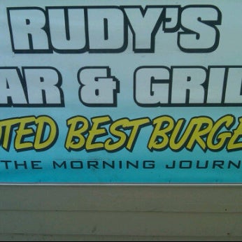 รูปภาพถ่ายที่ Rudy&#39;s Bar &amp; Grill โดย Ed B. เมื่อ 10/9/2011