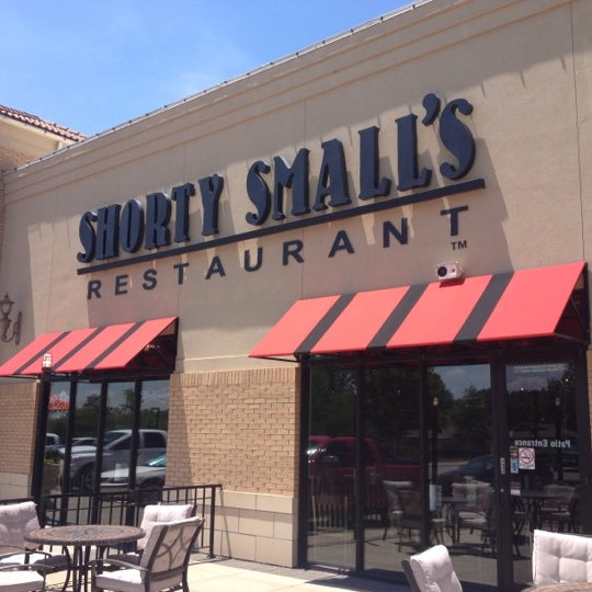 Foto diambil di Shorty Small&#39;s Restaurant oleh Matt N. pada 6/4/2012