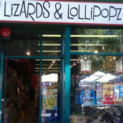 Foto tomada en Lizards &amp; Lollipopz  por Myra C. el 7/28/2012