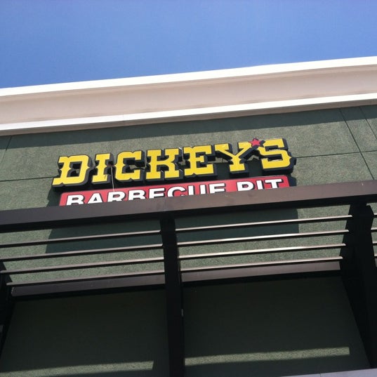 Das Foto wurde bei Dickey&#39;s Barbecue Pit von Stephen G. am 6/17/2012 aufgenommen