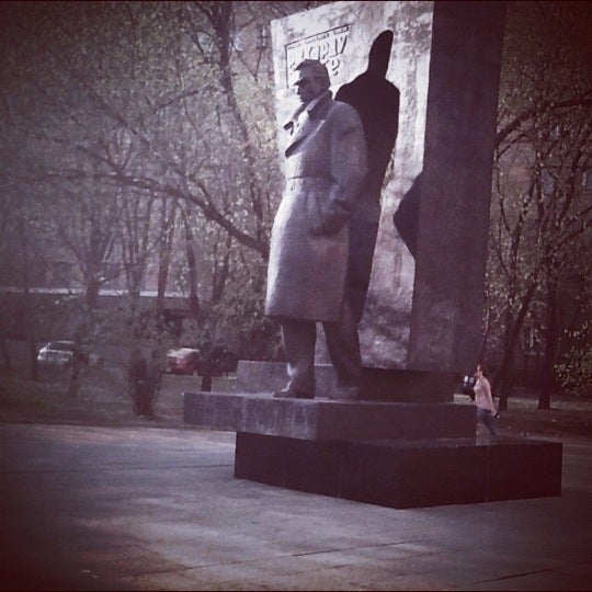Памятник зорге в москве