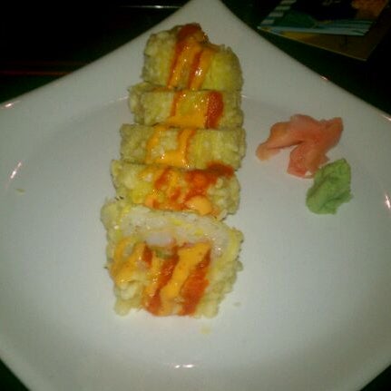 รูปภาพถ่ายที่ Sushi On The Rocks โดย Jason B. เมื่อ 11/28/2011