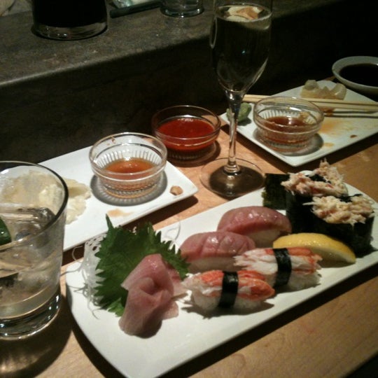 Photo prise au Sushi Sasa par Erik Z. le7/4/2012
