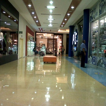 Photo taken at La Vela Centro Comercial by Ensitu B. on 10/27/2011