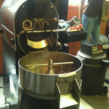 4/30/2011 tarihinde Mark K.ziyaretçi tarafından Grand Rapids Coffee Roasters'de çekilen fotoğraf