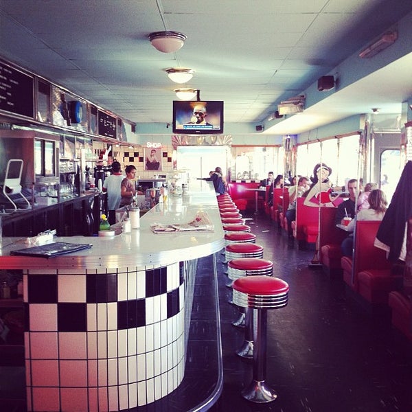 Photo taken at TRIXIE American Diner by Ozéias S. on 9/9/2012