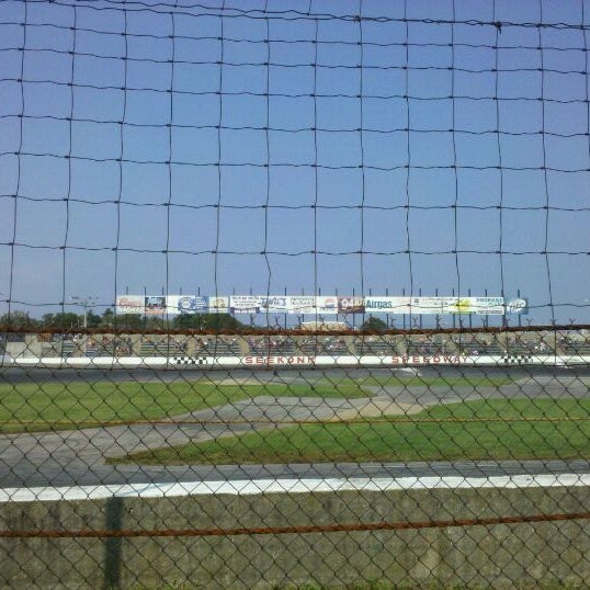 รูปภาพถ่ายที่ Seekonk Speedway โดย Steven W. เมื่อ 9/4/2011