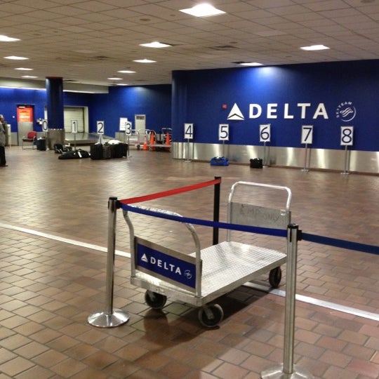 Photos At Baggage Claim Laguardia Airport Terminal D