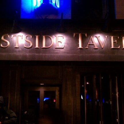 Foto tirada no(a) Westside Tavern por Gabe N. em 11/20/2011