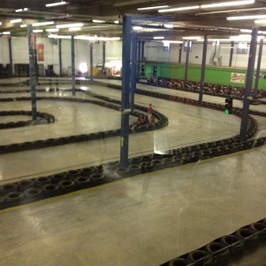 Foto diambil di The Pit Indoor Kart Racing oleh John R. pada 3/24/2012