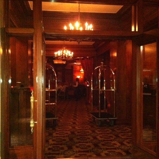 Foto tomada en Hotel Sorrento  por Janis S. el 10/9/2011