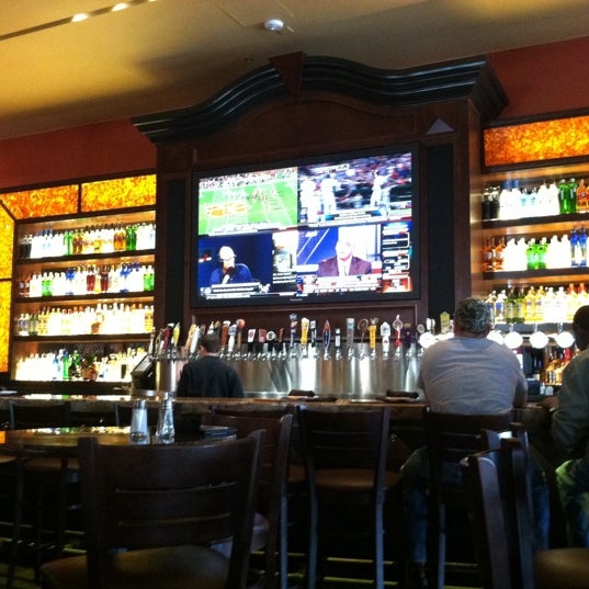 Photo taken at BJ&#39;s Restaurant &amp; Brewhouse by Kiley L. on 9/28/2011