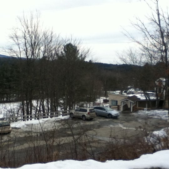 Photo taken at Mountainside Resort at Stowe by Guillermo L. on 2/21/2012