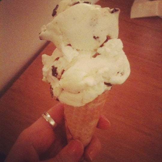 10/22/2011にAshley L.がBev&#39;s Homemade Ice Creamで撮った写真