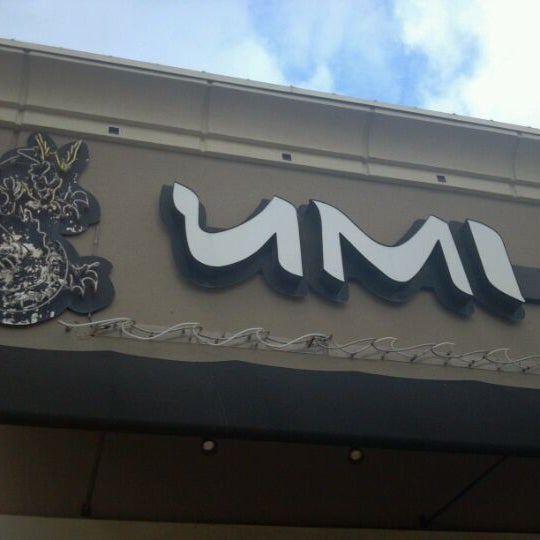 Foto tirada no(a) Umi Sushi Bar &amp; Grill por Max S. em 11/19/2011