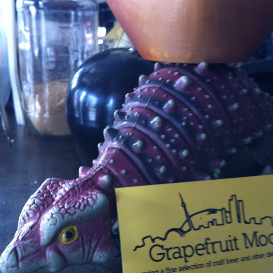 Foto diambil di The Grapefruit Moon oleh Dan G. pada 6/24/2012