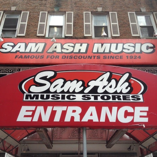 Photo taken at Sam Ash Music by dj justin time on 5/7/2012