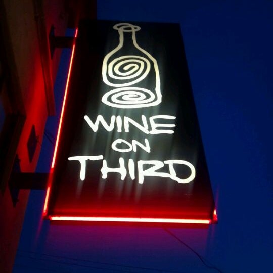Foto scattata a Wine on Third da Michelle M. il 3/15/2012