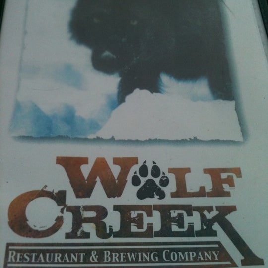 รูปภาพถ่ายที่ Wolf Creek Restaurant &amp; Brewing Co. โดย Duane B. เมื่อ 6/14/2011
