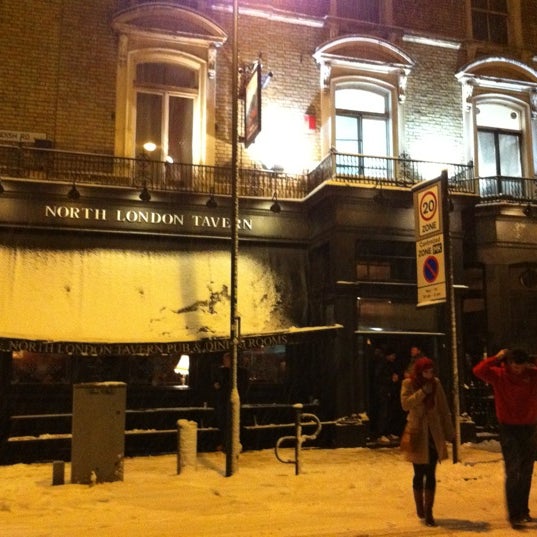 2/5/2012 tarihinde Mattziyaretçi tarafından The North London Tavern'de çekilen fotoğraf