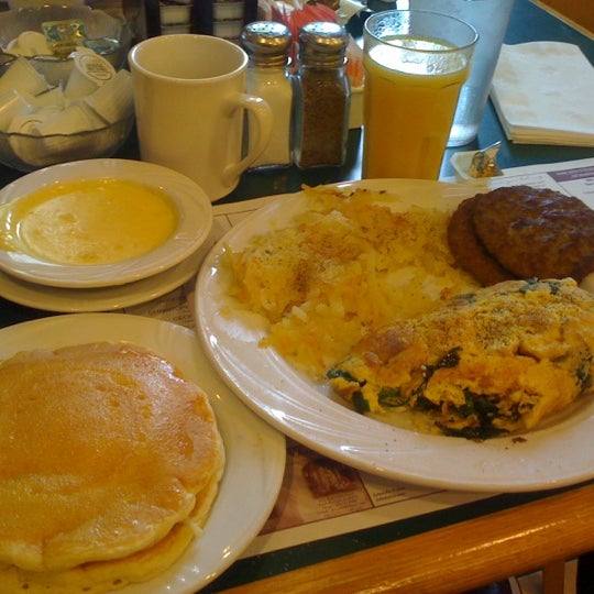 12/7/2011 tarihinde Brian G.ziyaretçi tarafından Blueberry Field Pancake House &amp; Restaurant'de çekilen fotoğraf