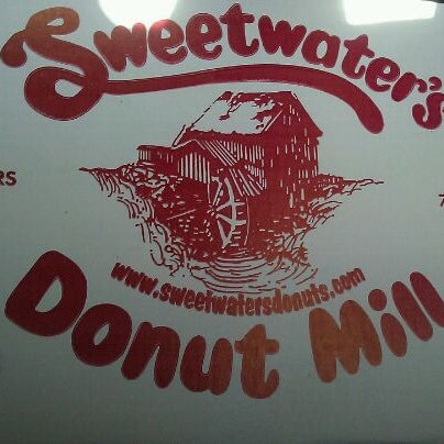 7/30/2011 tarihinde Tae B.ziyaretçi tarafından Sweetwater&#39;s Donut Mill'de çekilen fotoğraf