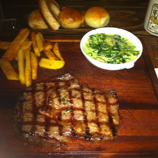 3/14/2012 tarihinde Serdar U.ziyaretçi tarafından Beeves Steakhouse'de çekilen fotoğraf