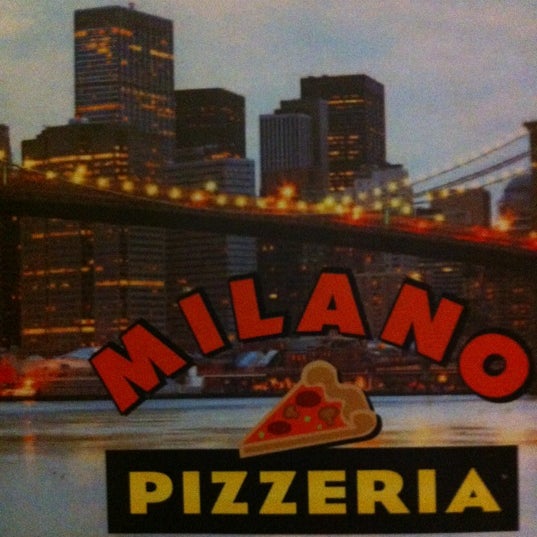 3/19/2012 tarihinde Angel R.ziyaretçi tarafından Milano Pizzeria'de çekilen fotoğraf