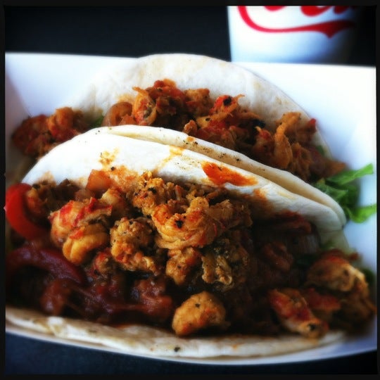 รูปภาพถ่ายที่ Bravo Tacos โดย Kelley เมื่อ 4/10/2012