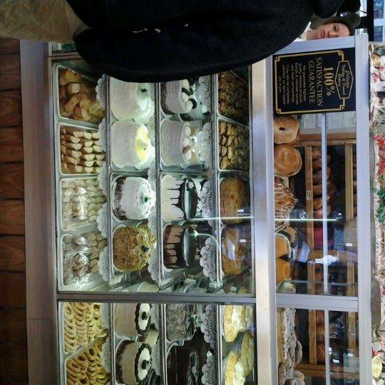 Das Foto wurde bei Calandra&#39;s Bakery von Miguel G. am 12/11/2011 aufgenommen