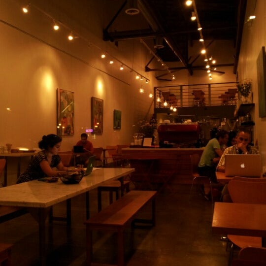 Photo taken at Bru Coffeebar by Ralph S. on 9/11/2012