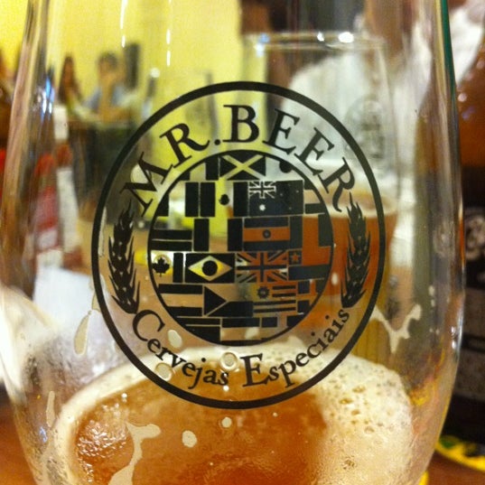 Photo taken at Mr. Beer Cervejas Especiais by Samuel F. on 4/13/2012
