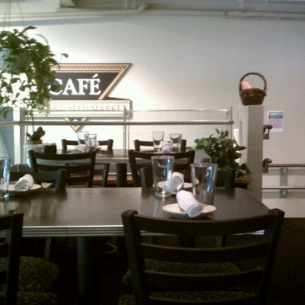 7/11/2012 tarihinde Steve Z.ziyaretçi tarafından Mustard Seed Market &amp; Café'de çekilen fotoğraf