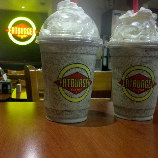 Photo taken at Fatburger by Val S. on 1/5/2012