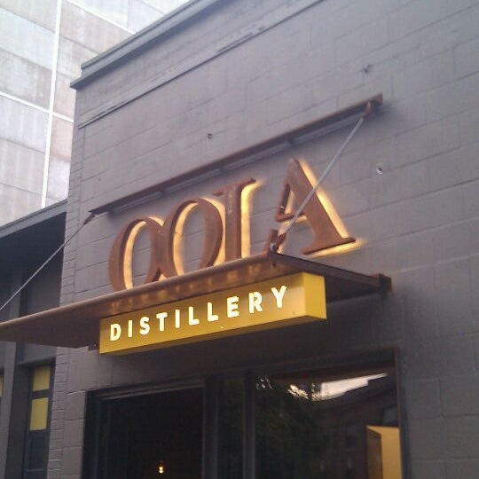 Foto tirada no(a) OOLA Distillery Bottle Shop por Cameron S. em 10/9/2011