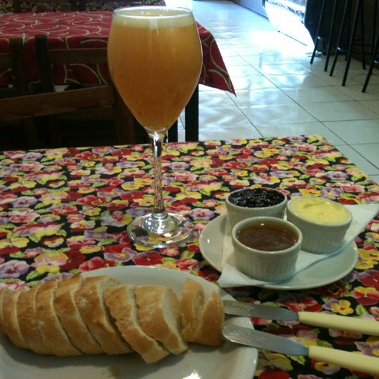 Снимок сделан в To Go Cup Café &amp; Bistrô пользователем Marlova O. 1/11/2012