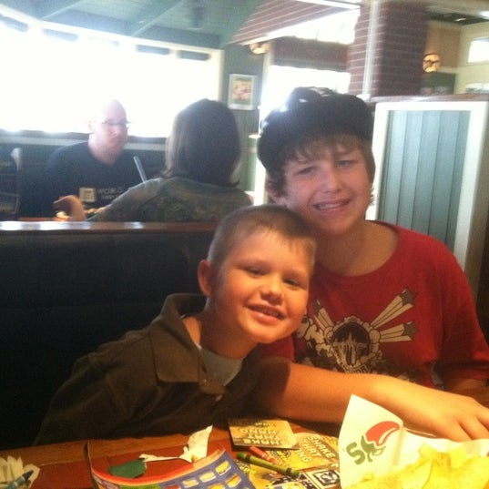 Photo taken at Chili&#39;s Grill &amp; Bar by Brian E. on 10/15/2011