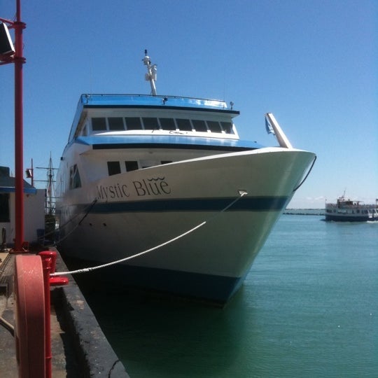 Снимок сделан в Mystic Blue Cruises пользователем Danny O. 8/15/2011