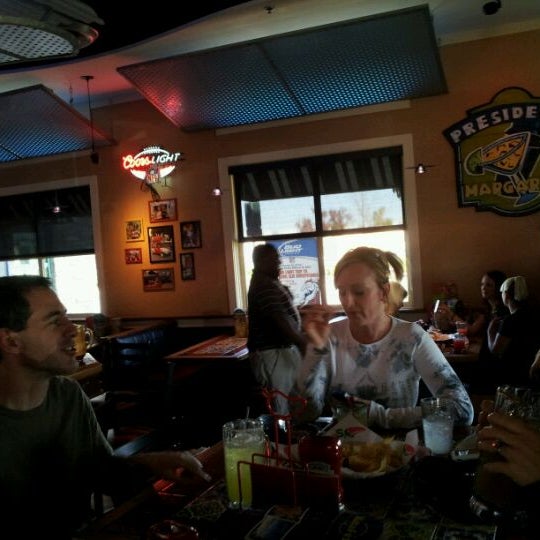 Photo taken at Chili&#39;s Grill &amp; Bar by Jason R. on 10/20/2011