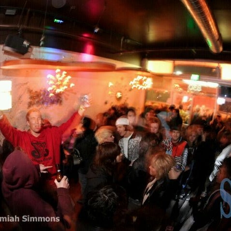 Foto scattata a The Shag Lounge da Stephen C. il 2/21/2011