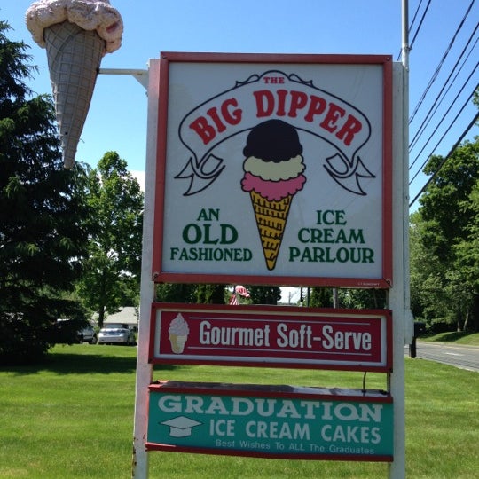 รูปภาพถ่ายที่ The Big Dipper Ice Cream &amp; Yogurt โดย Stefanie N. เมื่อ 5/31/2012