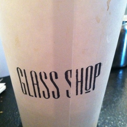 Foto tirada no(a) Glass Shop por Michael Dylan F. em 5/14/2011