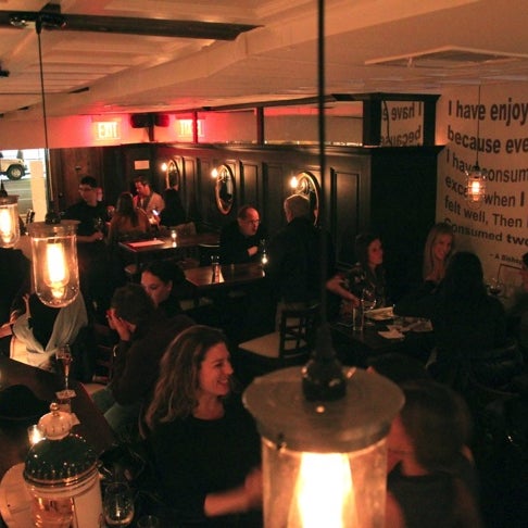 รูปภาพถ่ายที่ La Cava Wine Bar โดย La Cava W. เมื่อ 1/14/2011