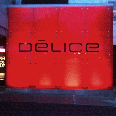 รูปภาพถ่ายที่ Délice Restaurant Nightclub โดย Neil C. เมื่อ 8/6/2012