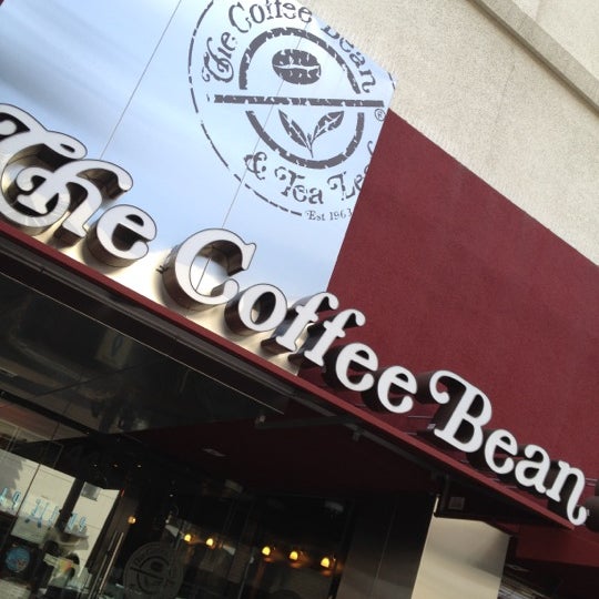 Снимок сделан в The Coffee Bean &amp; Tea Leaf пользователем peter philipp w. 1/29/2012
