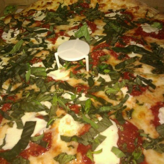 3/29/2012 tarihinde Marlene B.ziyaretçi tarafından Mamma&#39;s Brick Oven Pizza'de çekilen fotoğraf